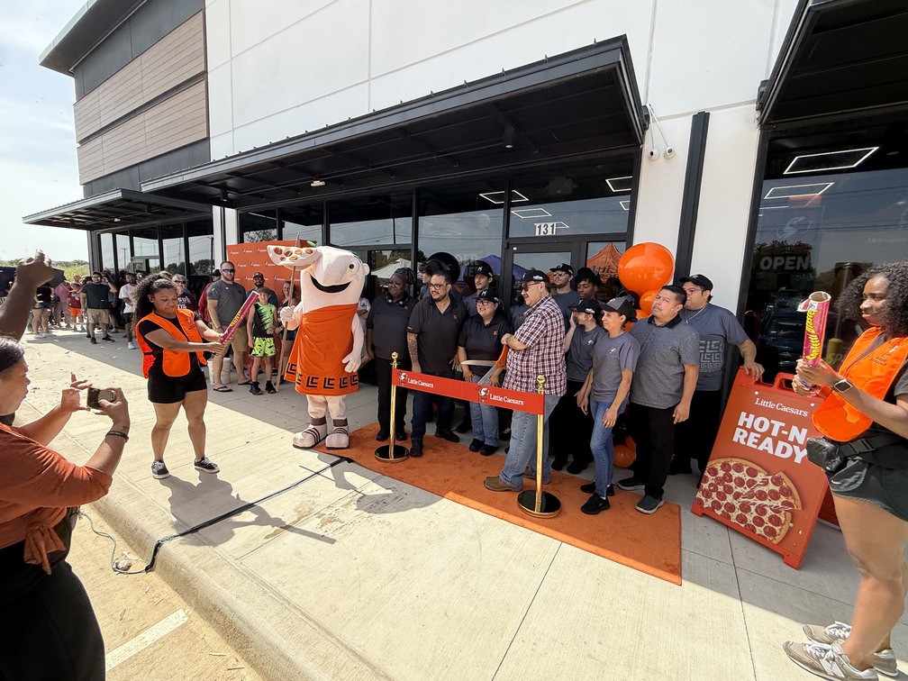 Little Caesar’s Grand Opening in Hickory Creek, TX